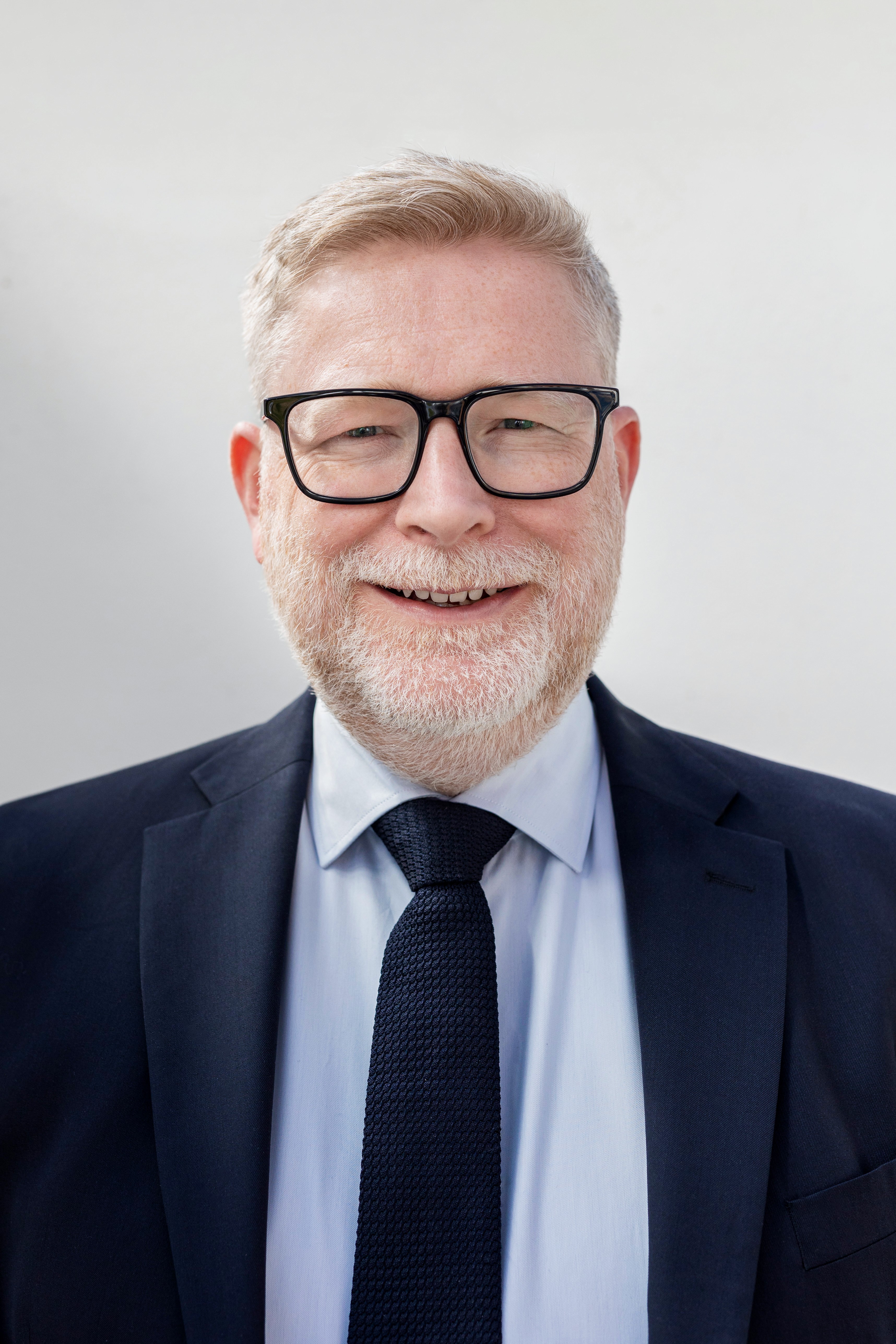 Man med glasögon