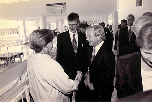 From right, Christina Hamrin, Clas Wahlbin and Per Risberg at the inauguration of the university foundation in 1994.|Från höger, Christina Hamrin (Herenco-koncernen),
Clas Wahlbin (rektor) och Per Risberg (stiftelseordförande) vid invigningen av Stiftelsen
Högskolan i Jönköping 1994.