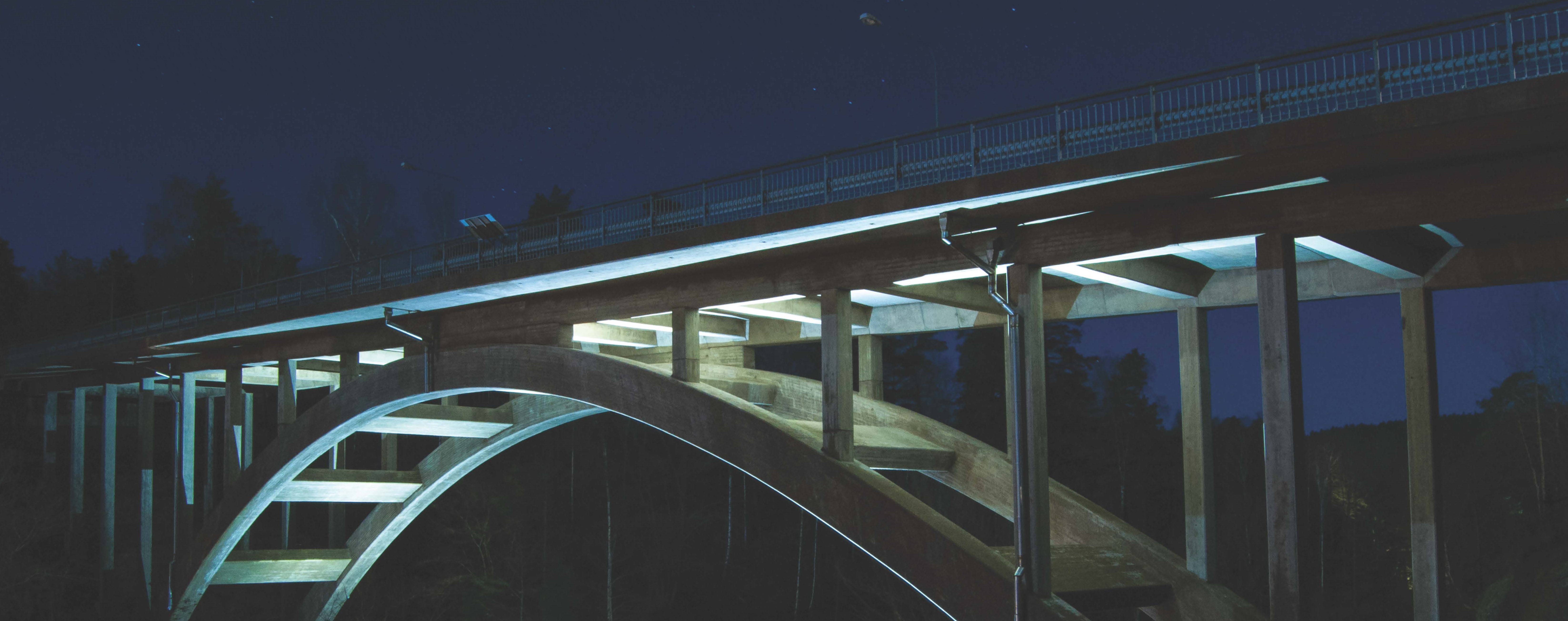 Ljussatt bro