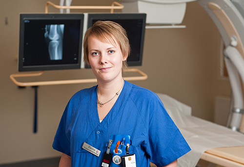 Hanna, före detta student, på sin arbetsplats på röntgen