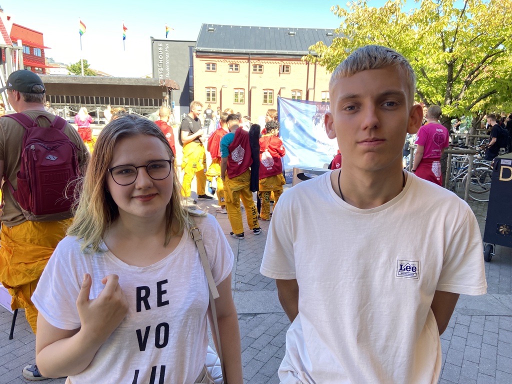 Emma Gustafsson och William Eidevald som läser naturprogrammet på ED besökte JTH.