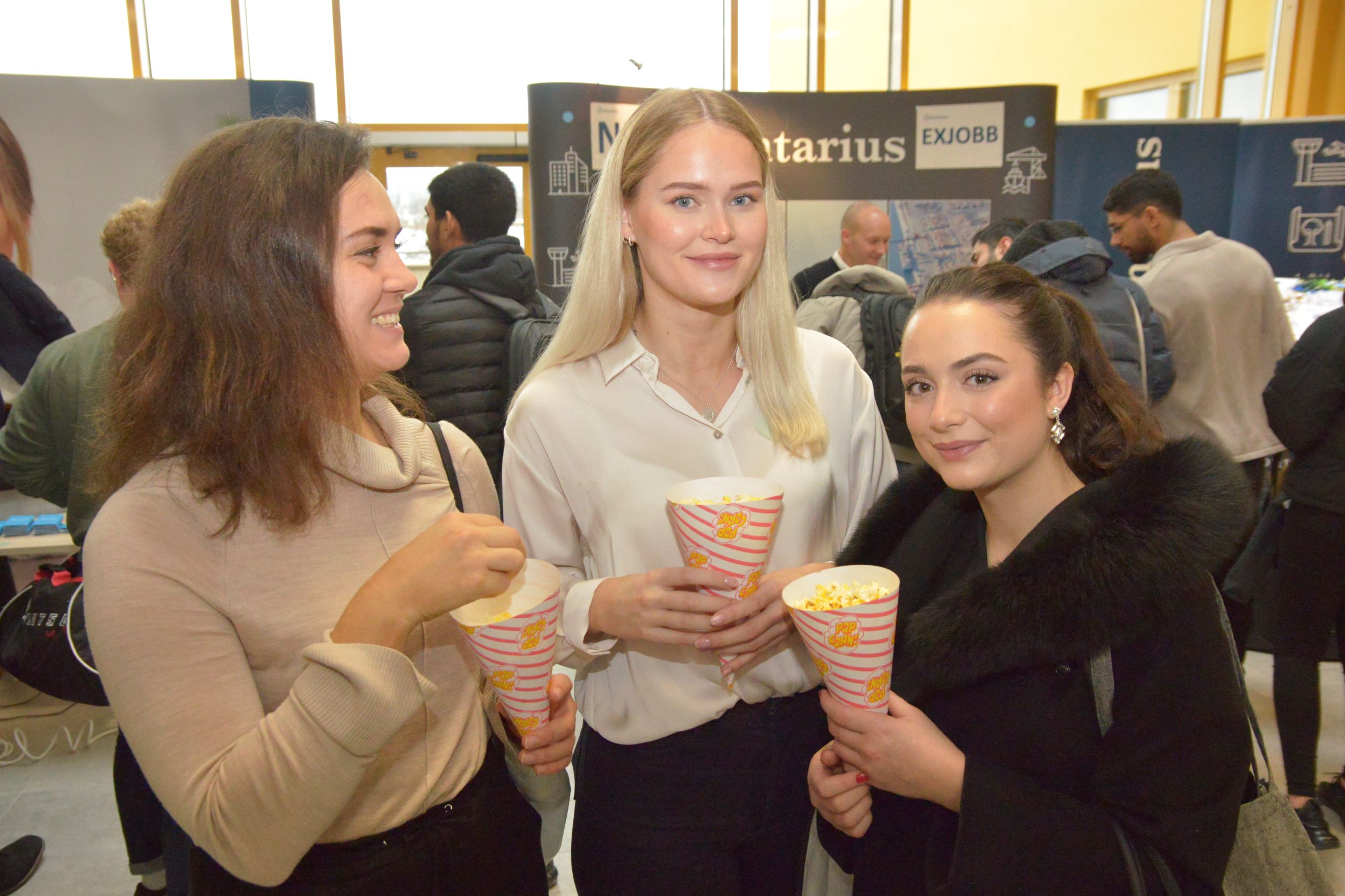 Students at Karriärum at the School of Engineering, Jönköping University.