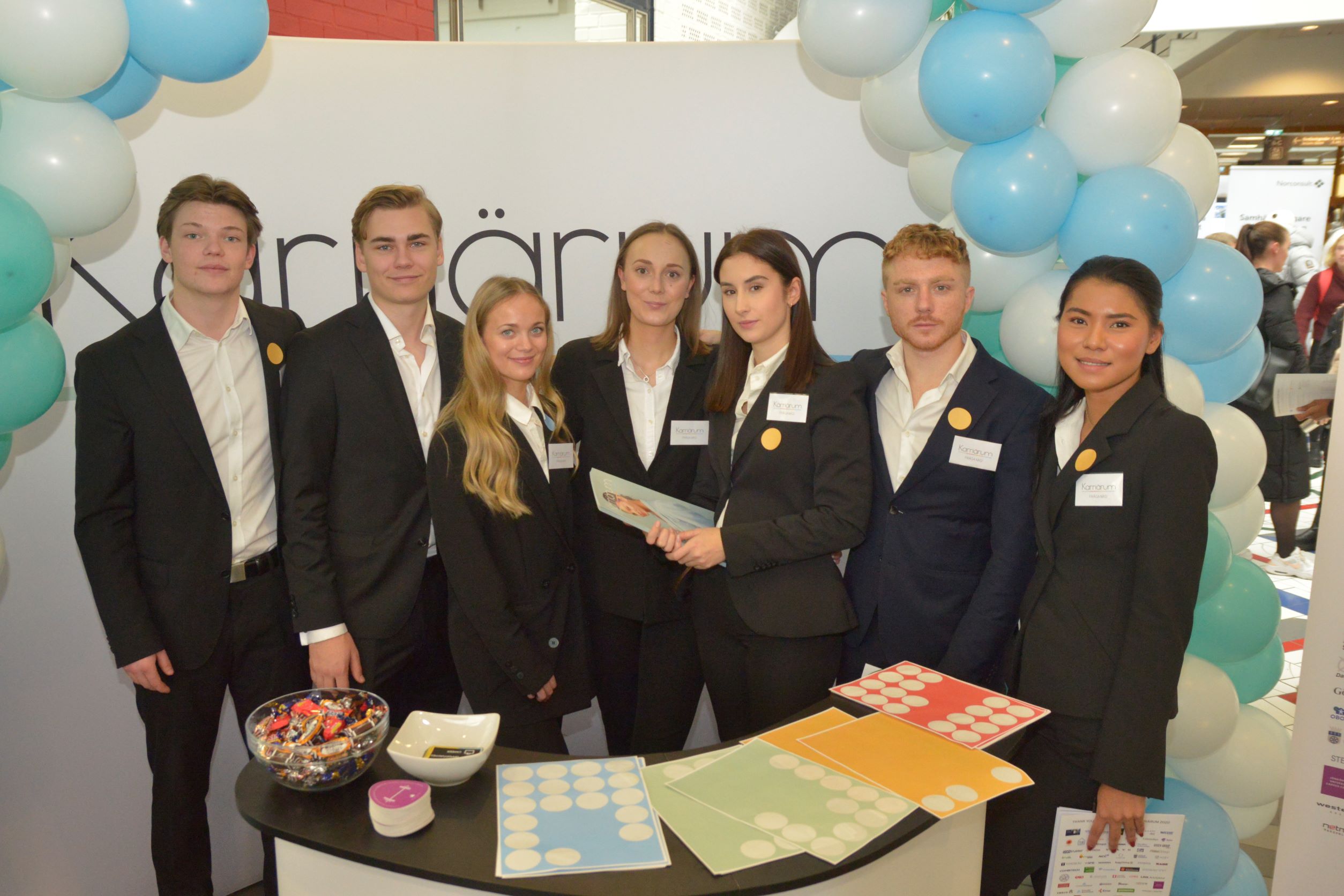 JTH students who helped the visitors to the career day Karriärum with information.