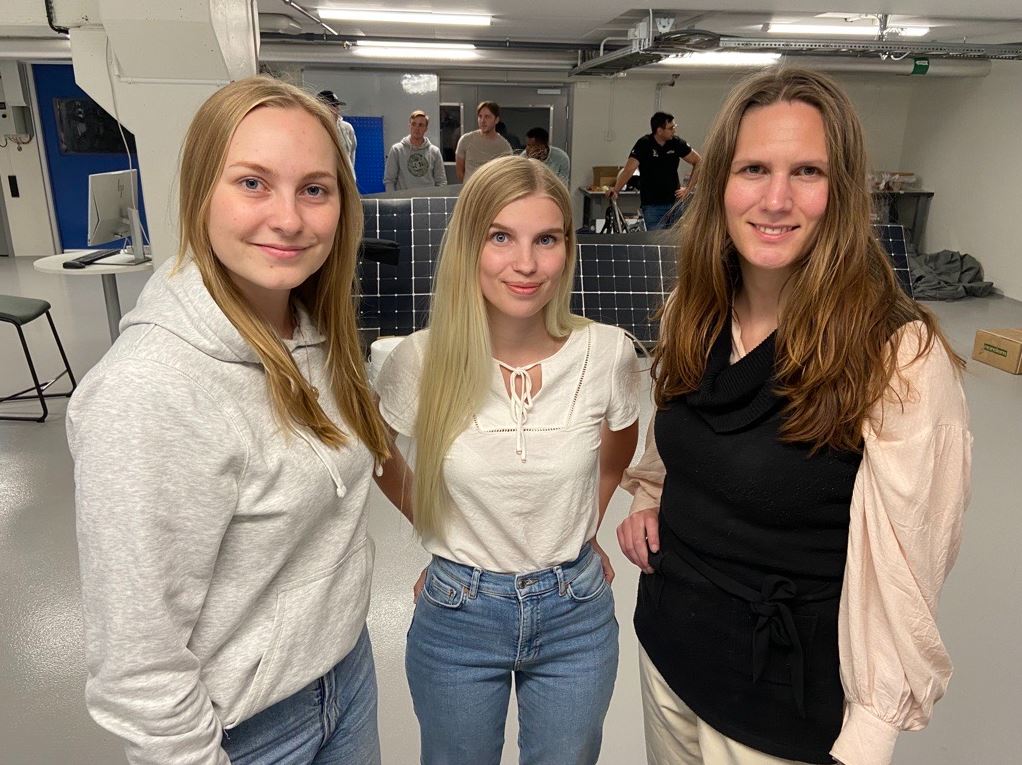 Hanna Emanuelsson, Caroline Fagerkvist och Maria Finnas i JU Solar Team.