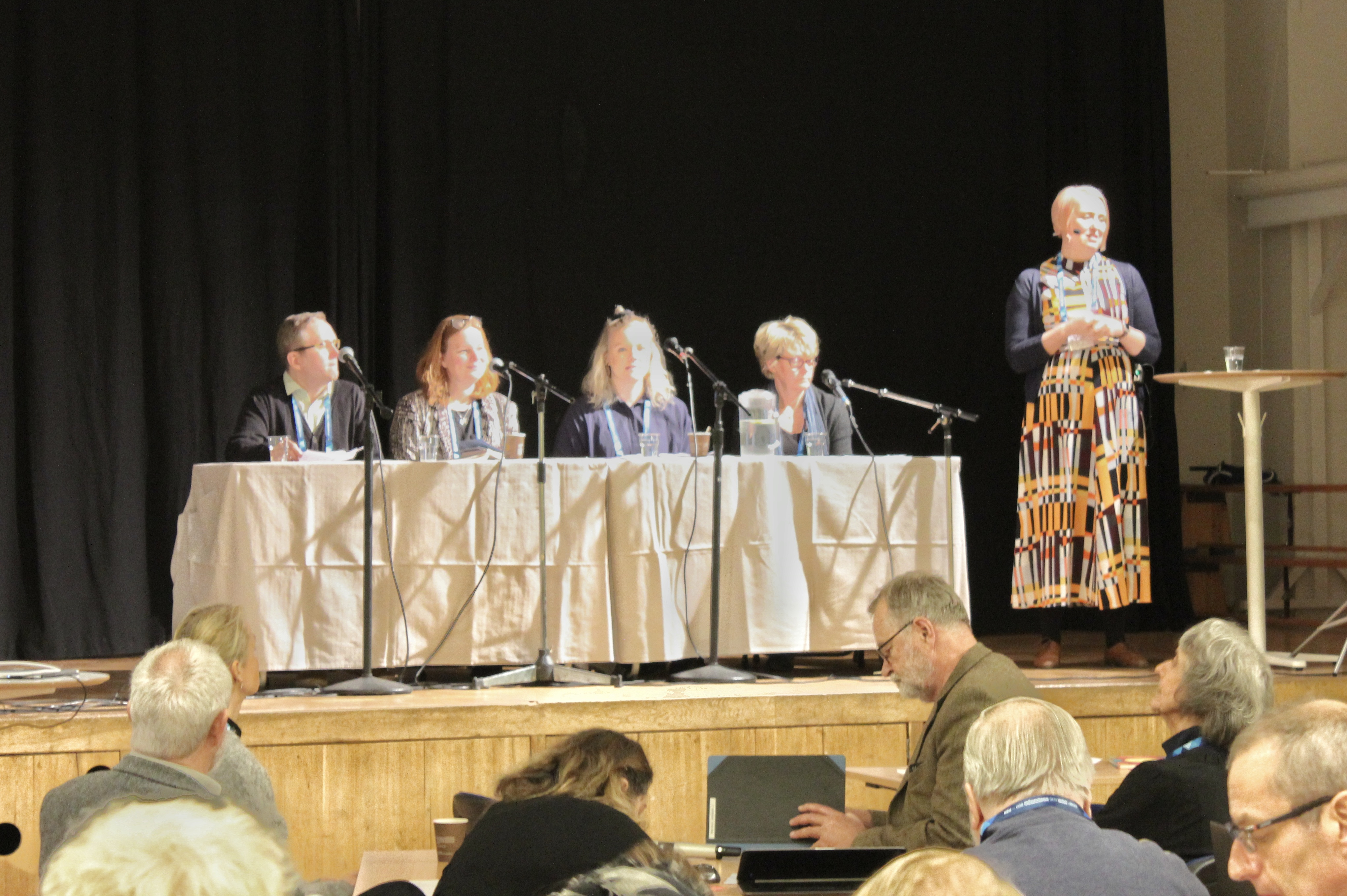 Paneldebatt om folkbildning och demokratins dilemman: Daniel Lakso, Carina Sommarström, Stina Graad och Ewa Lantz. Moderator Josephine Bladh.
