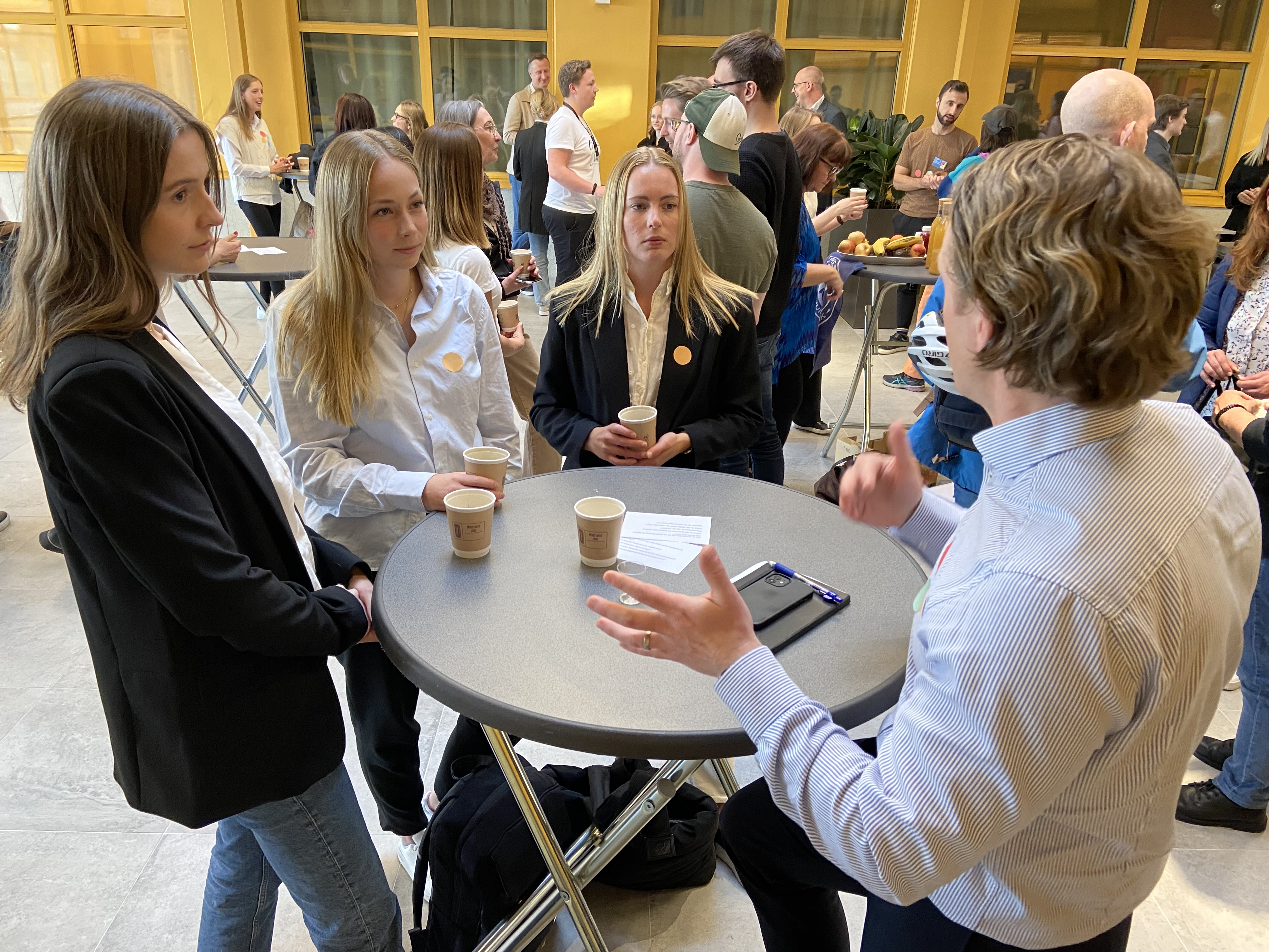 Emma Jönsson, Annie Gustavsson and Jonna Wadsten at JTH in conversation with Andreas Lanz, CEO of Axelent Soulutions.
