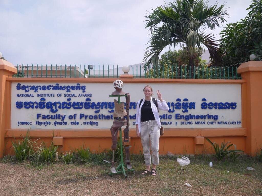 Louise Felixon som studerar till ortopedingenjör, gjorde sin Minor Field Study i Kambodja. Foto: Privat.