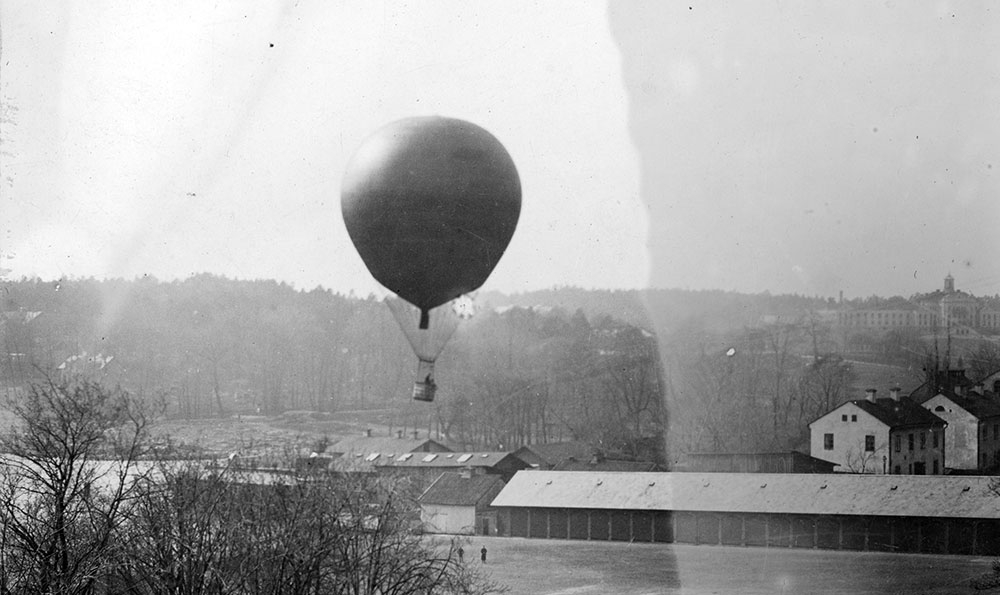 Ballongen Svea flyger