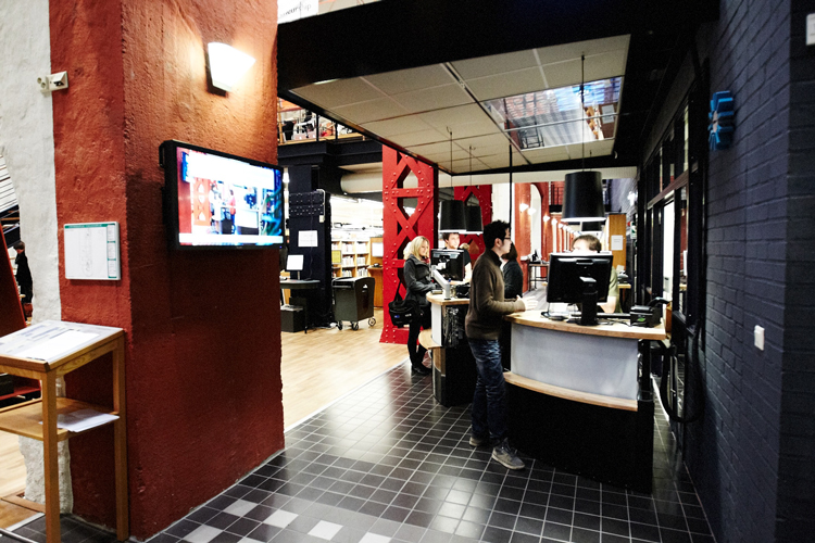 The information desk is staffed during the library's opening hours, monday to saturday.