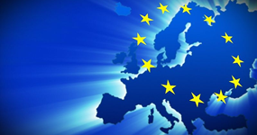En Europakarta i blått med EU-loggan över