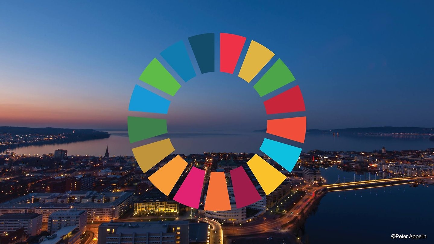 Vybild över Jönköping University med en bild av Agenda 2030 i förgrunden.