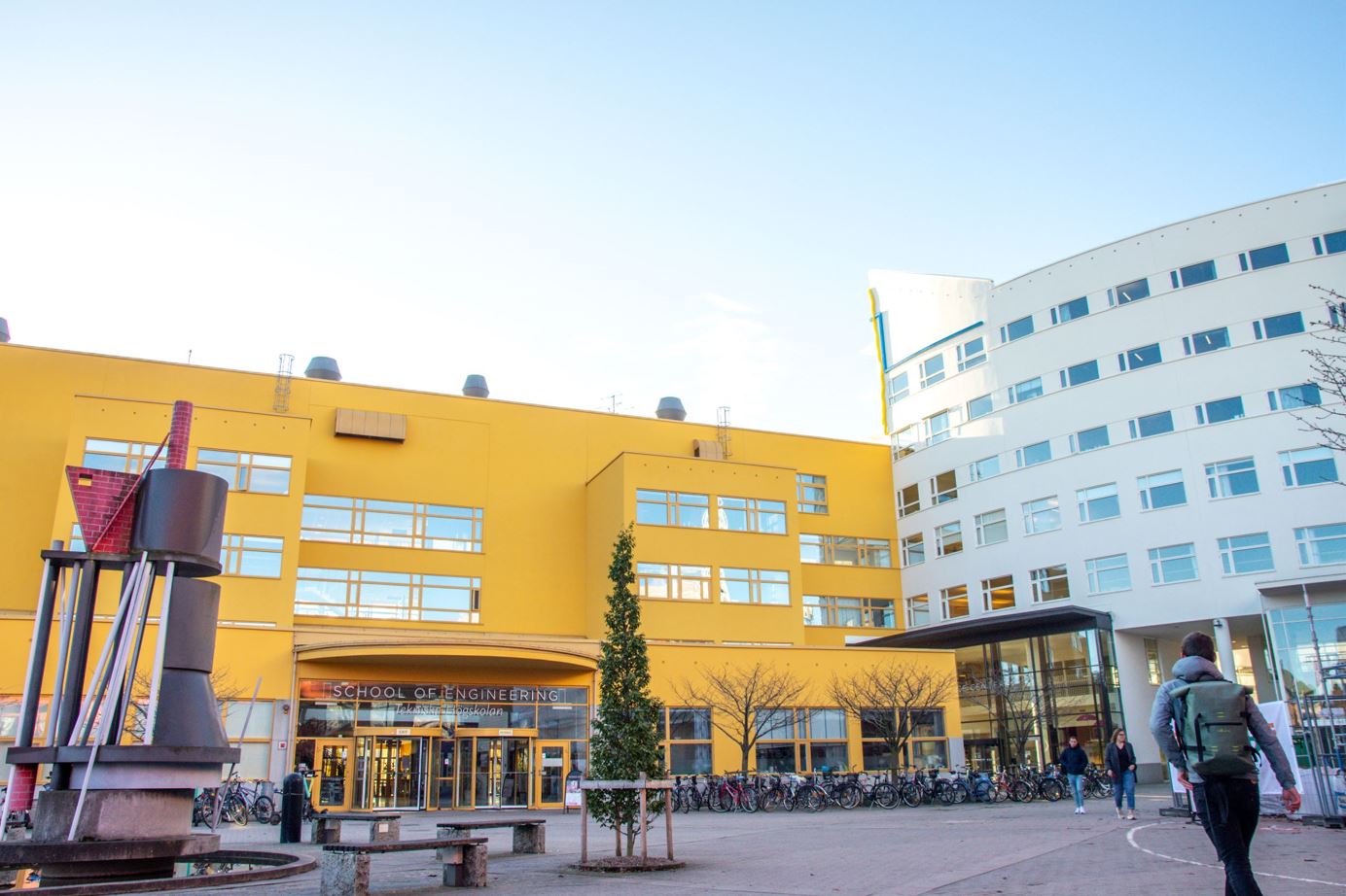 Fasadbild av Tekniska Högskolan vid Jönköping University.