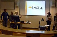 Studenter presenterar förslag till logotype för Encell
