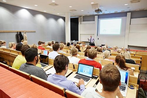 Studenter i föreläsningssal