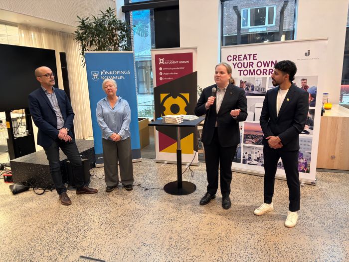 personer på presskonferens