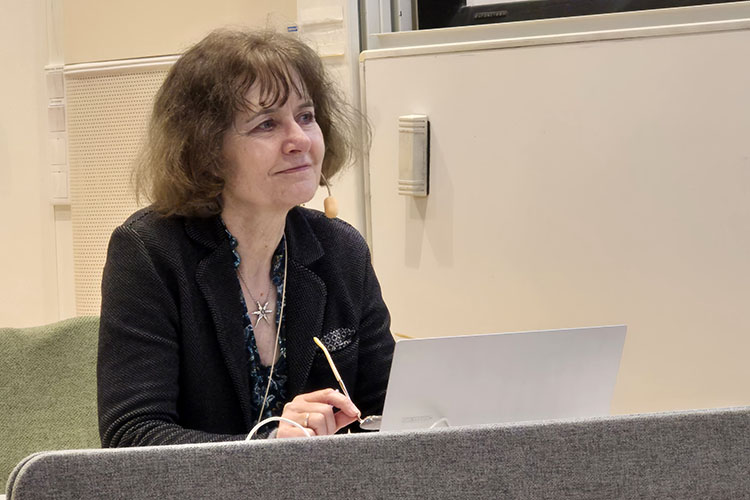 Elke Loeffler från Storbritannien var opponent under disputationen 