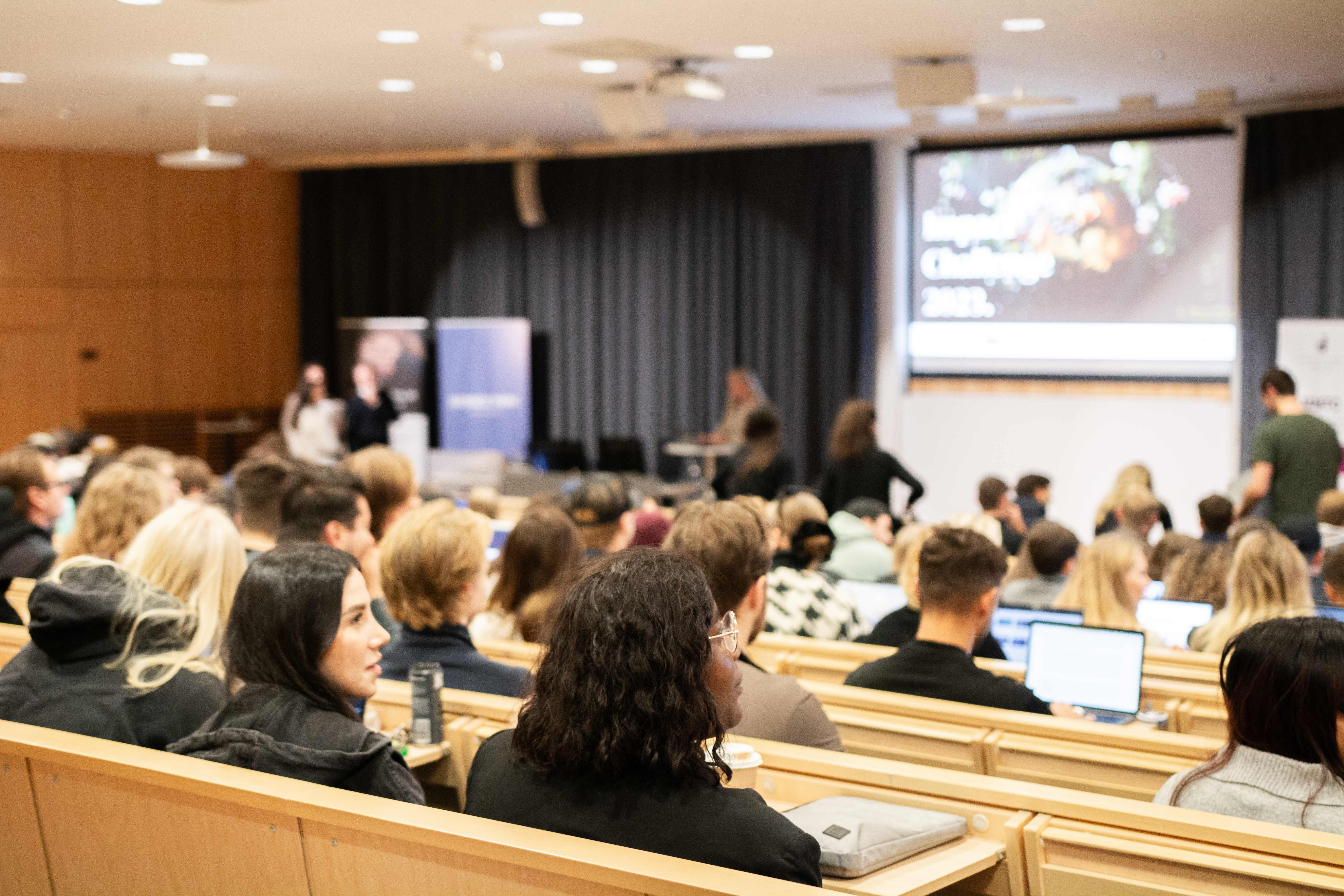 Students during the competition Impact Challenge at JIBS.