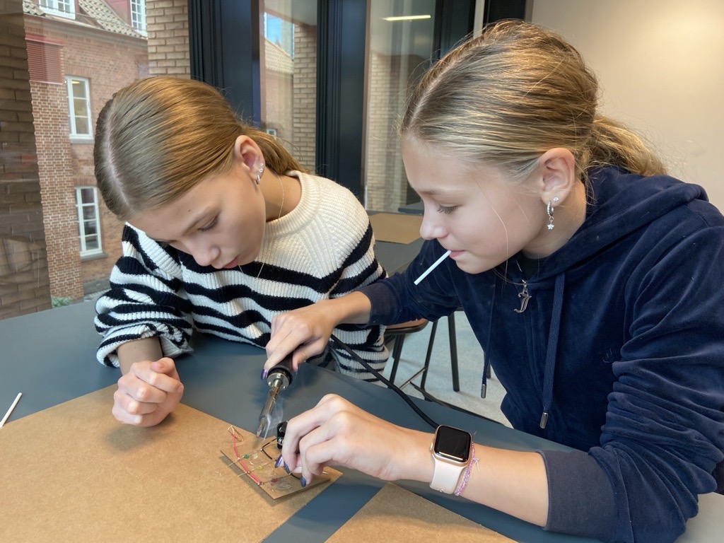 Children at VERA day junior, the School of Engineering.