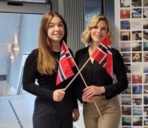 Elin Sjöqvist Corbeil (till vänster) och Ida Knutsson läser ljusdesignprogrammet på Tekniska Högskolan vid Jönköping University.