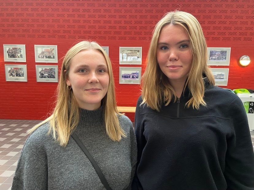 Kajsa Sjöstrand och Saga Andersson på Vera-dagen på Tekniska Högskolan vid Jönköping University.