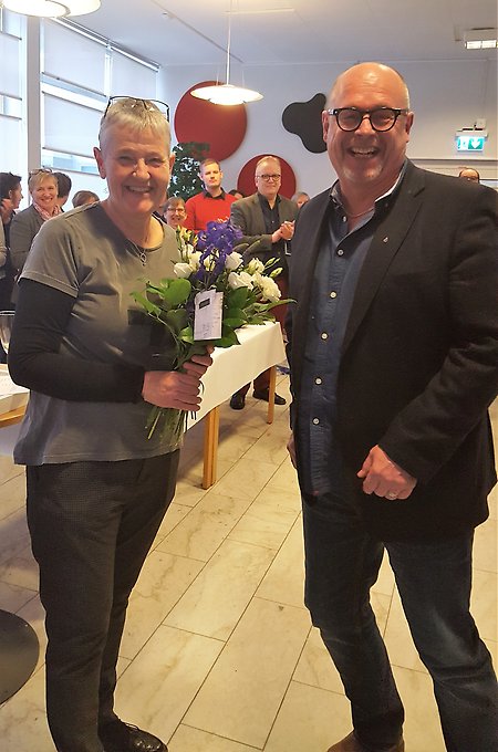 Birgitta Ander med chefen för avdelningen för socialt arbete, Thorbjörn Ahlgren