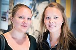 Peppade. Lisa Classon och Frida Brogård är blivande tandhygienister och gillar att träffa nya människor. 