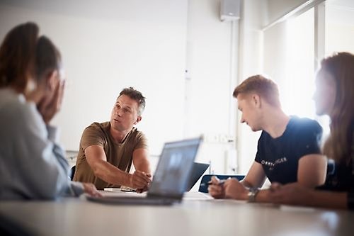 Inifrån Högskolebiblioteket på JU